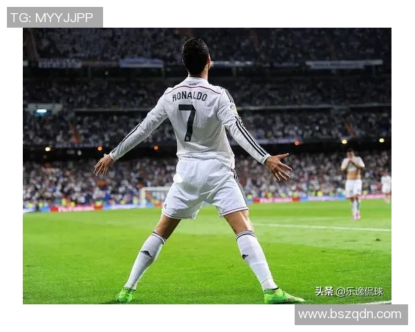 足球明星出场时的经典动作瞬间解析与精彩回顾