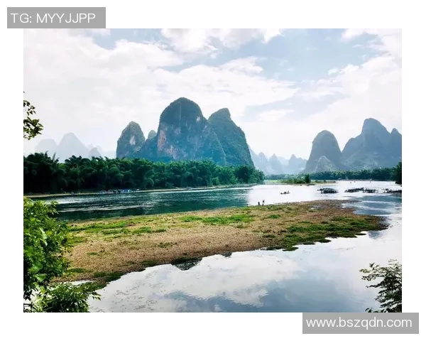 足球明星如画卷般绚丽多彩展现他们的激情与荣耀